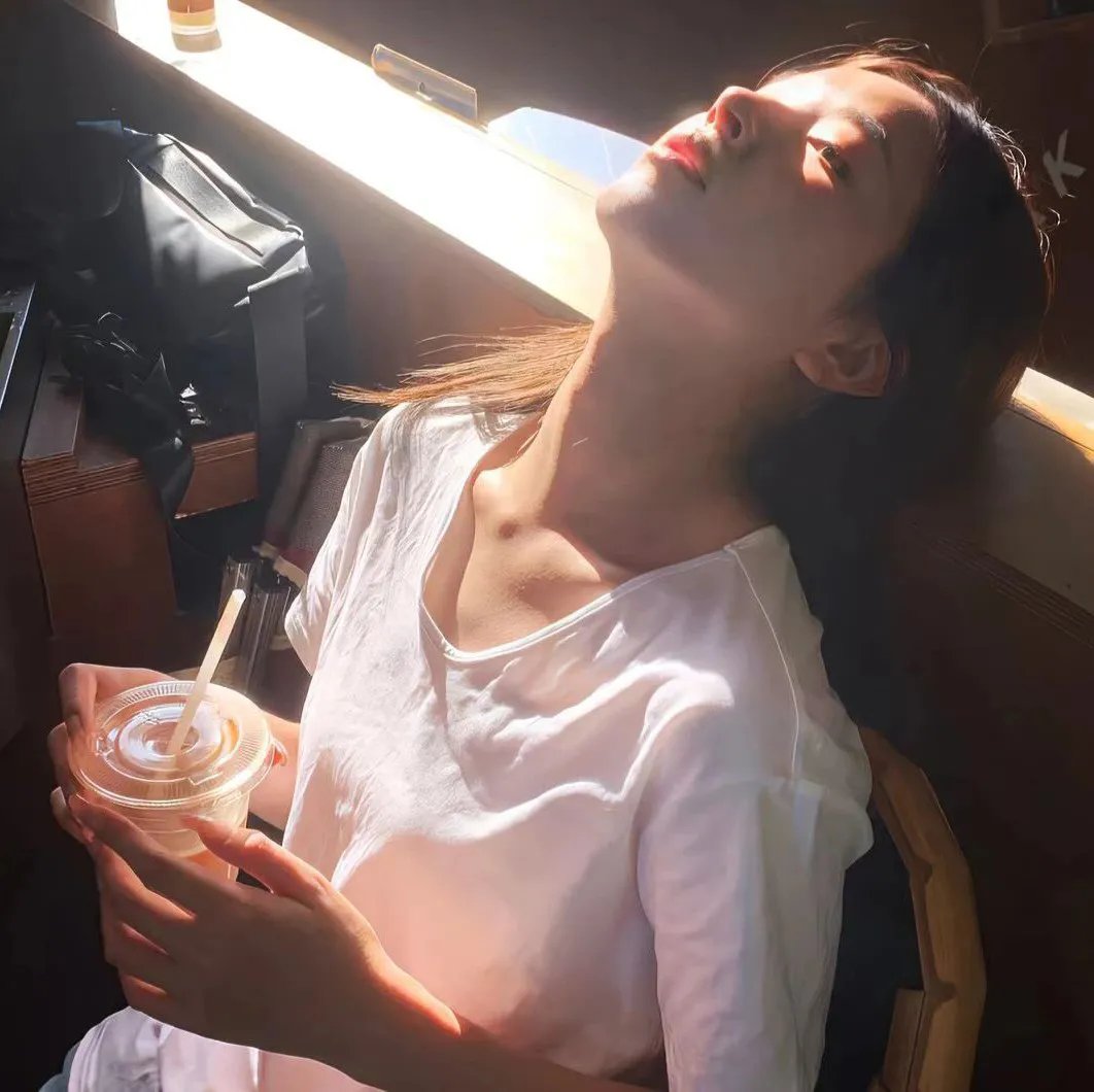 阳台上的女人们